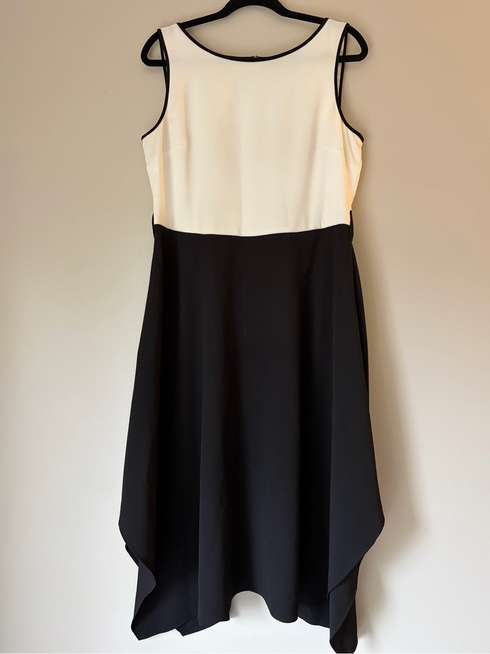 Karl Lagerfeld Classic Black & White Sleeveless Midi Dress with matching belt